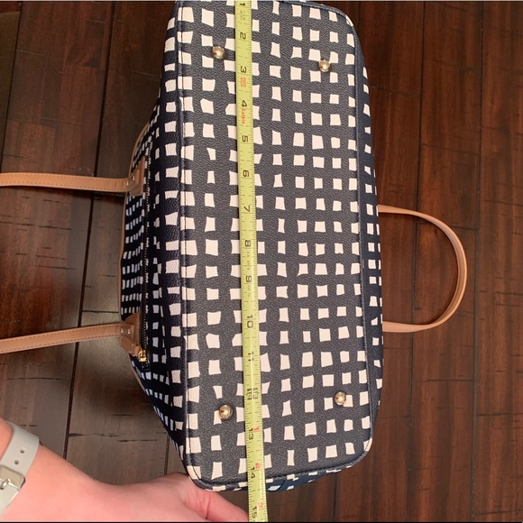 Crown & Ivy Black and Tan Checkered Tote - Picture 8 of 10